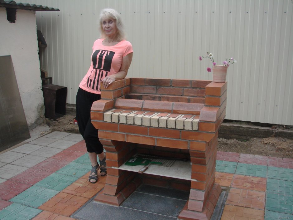 Барбекю для шашлыка из кирпича