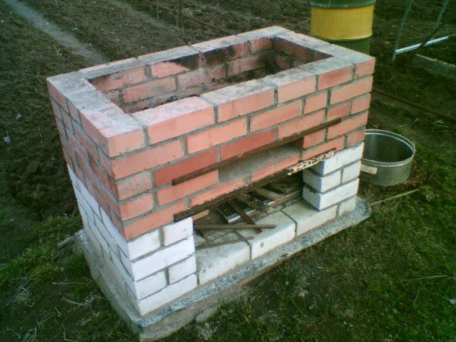 Мангал из кирпича с казаном