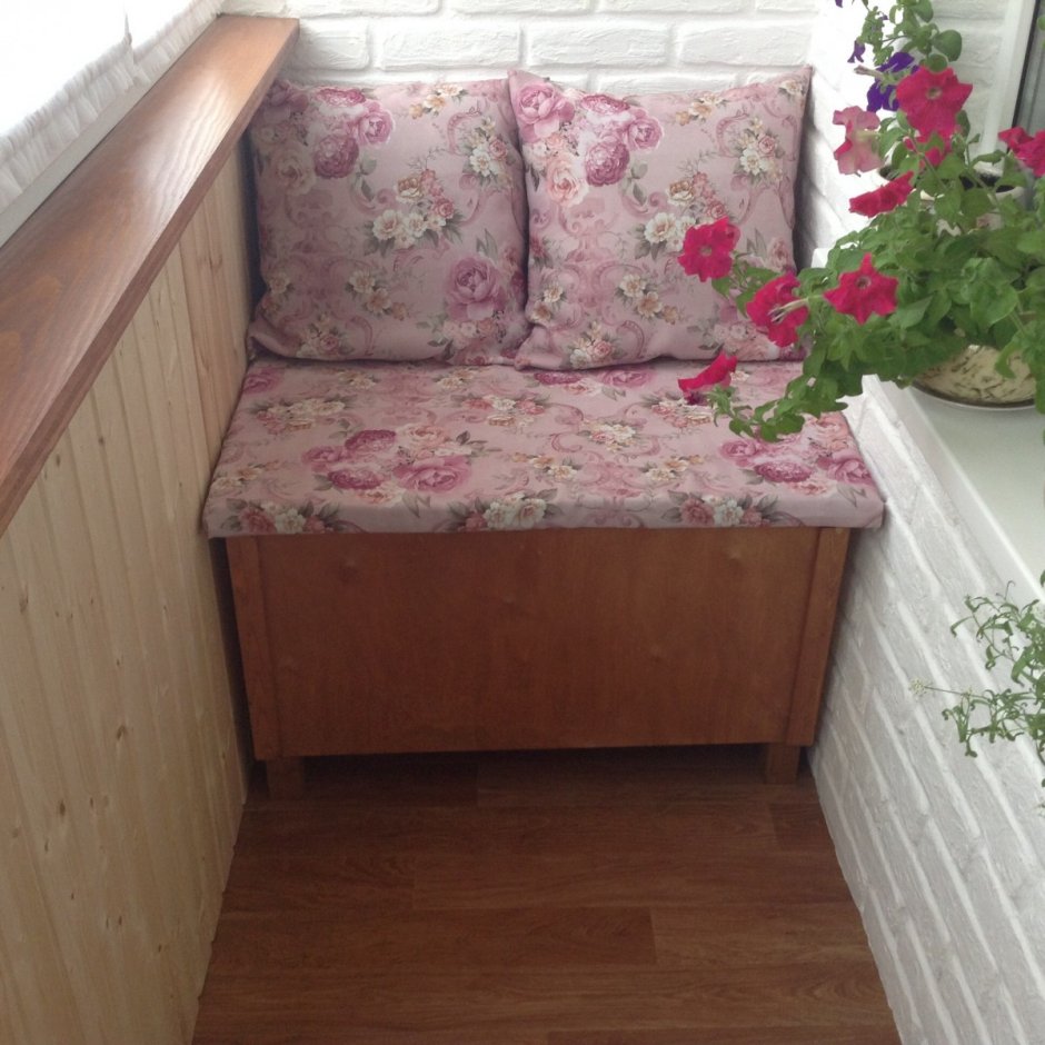 Тумба на балкон с сиденьем