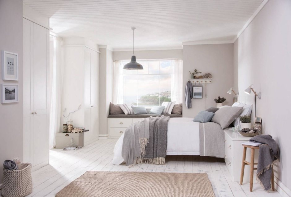 Комната в светлых тонах