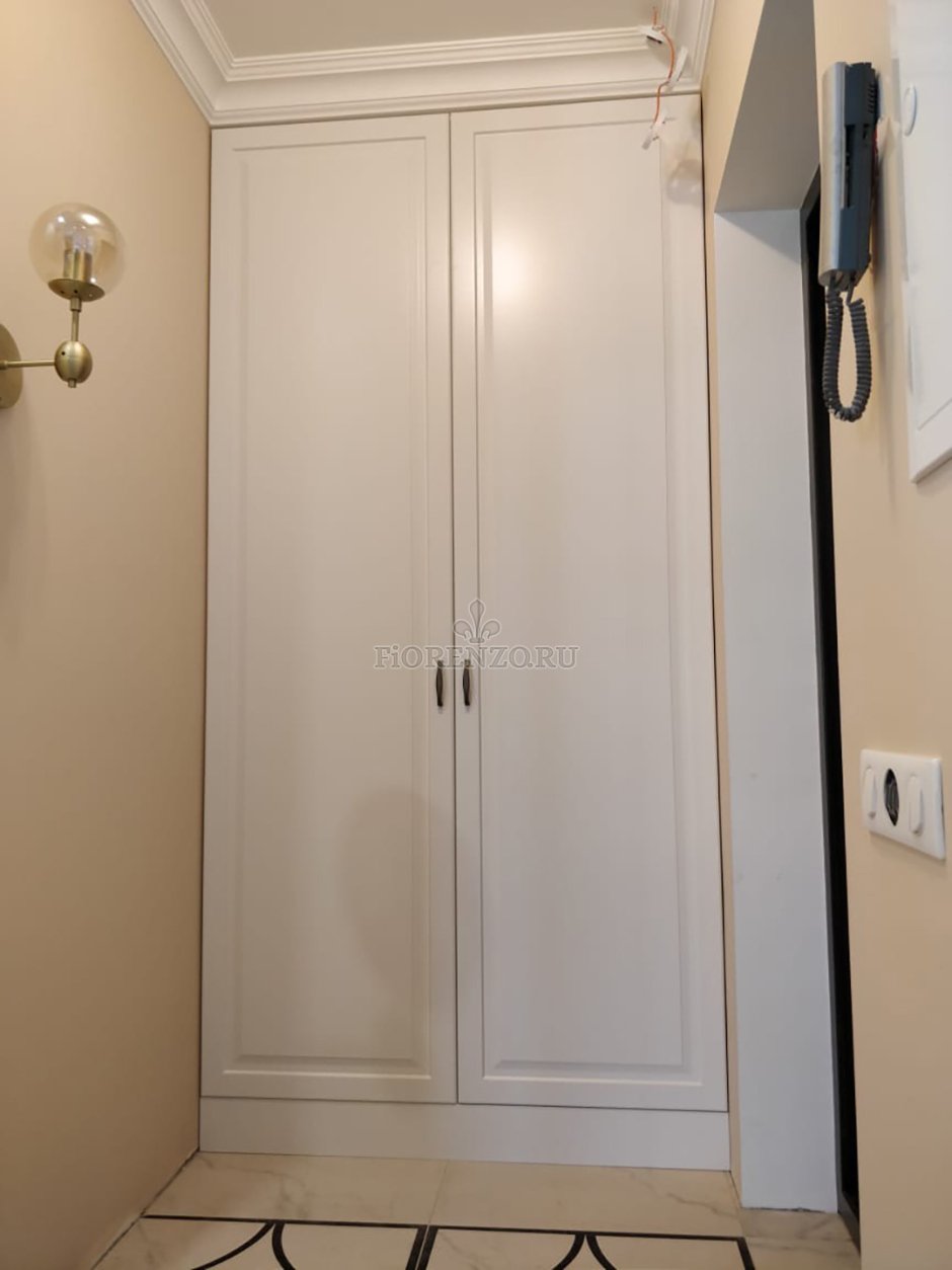 Шкаф встроенный в нишу