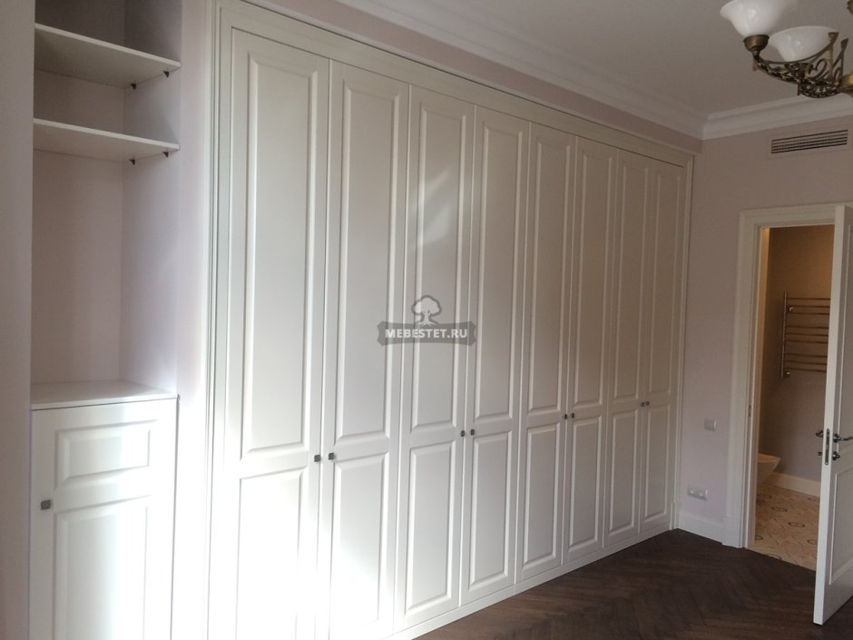 Встроенный шкаф в нишу в прихожей