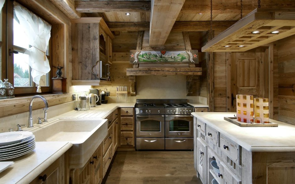 Деревянная кухня в стиле Шале