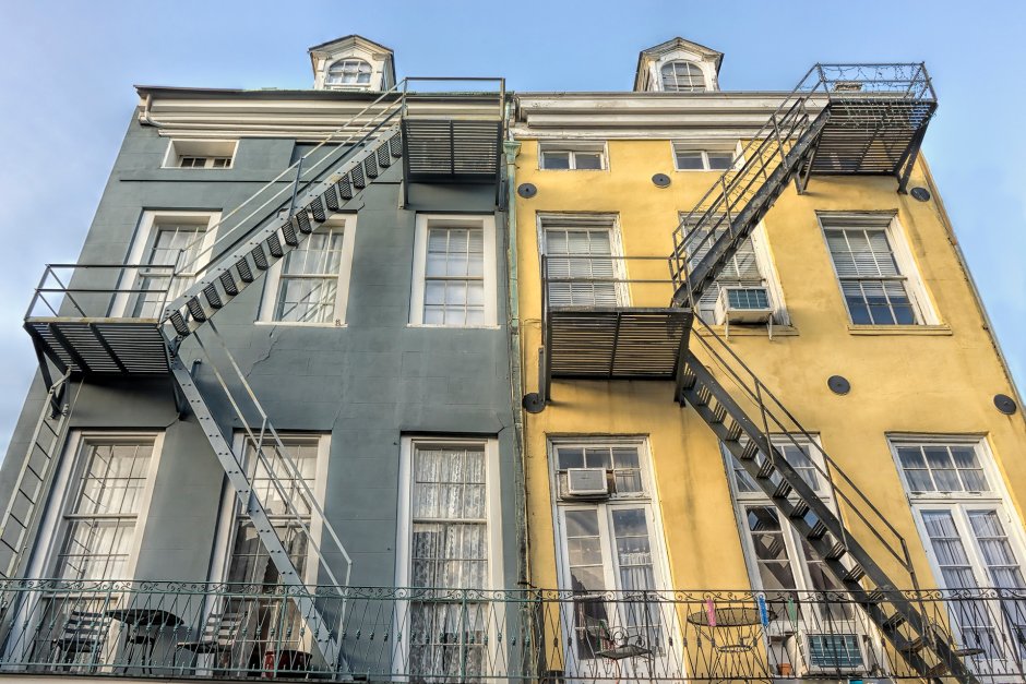 Фасады домов и лестниц