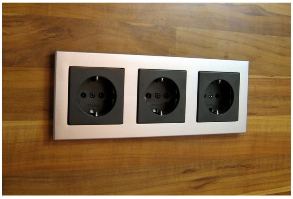 Розетки Jung LS 990 В интерьере