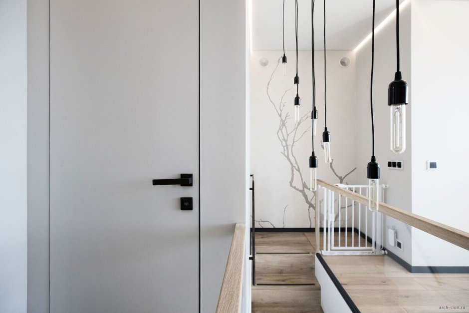 Черно белая кухня с кирпичиками