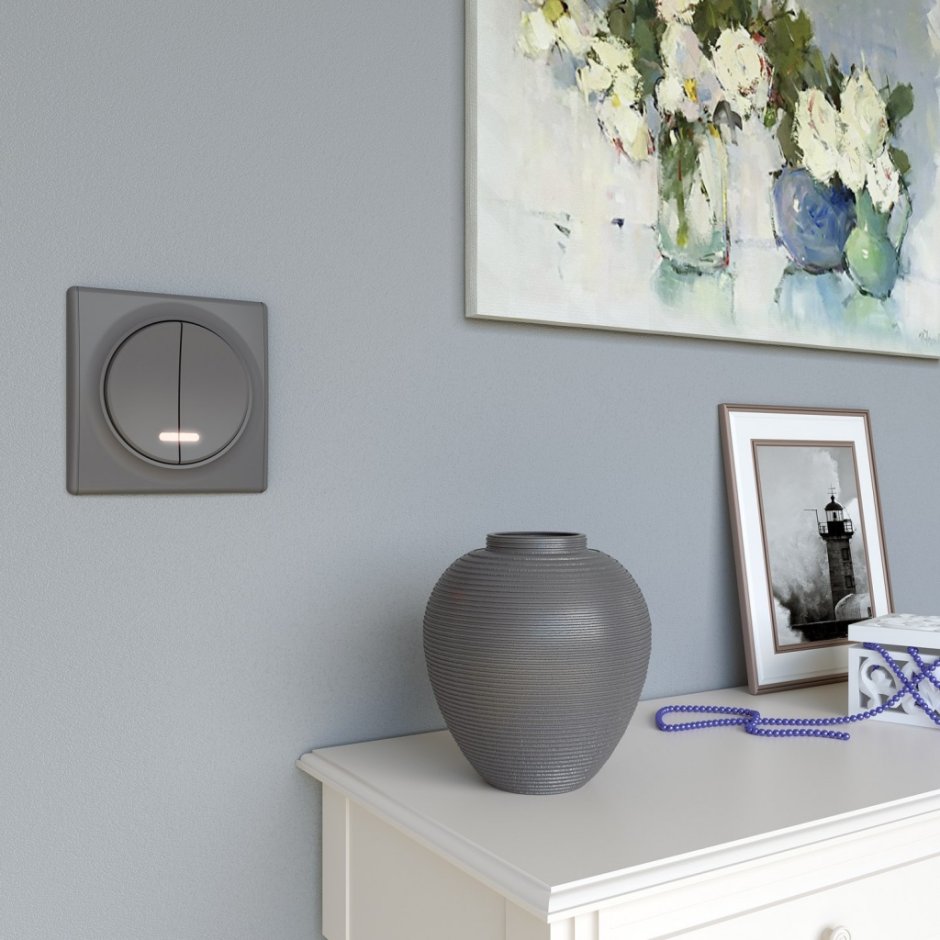 Черные розетки в Светлом интерьере