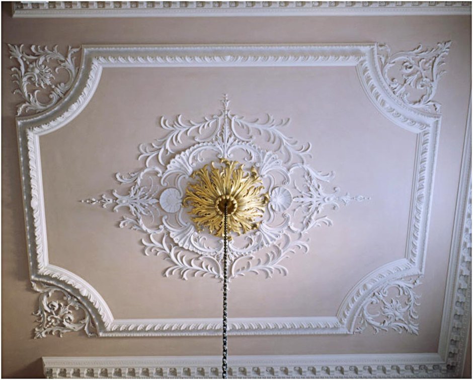 Лепнина из гипса на потолок