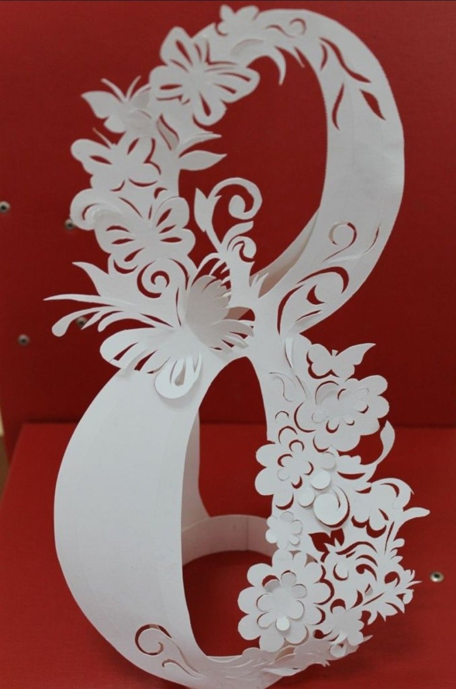 Ажурная восьмерка из бумаги