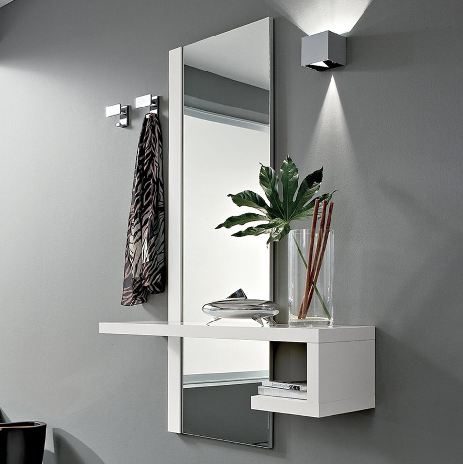 Зеркало с полочкой