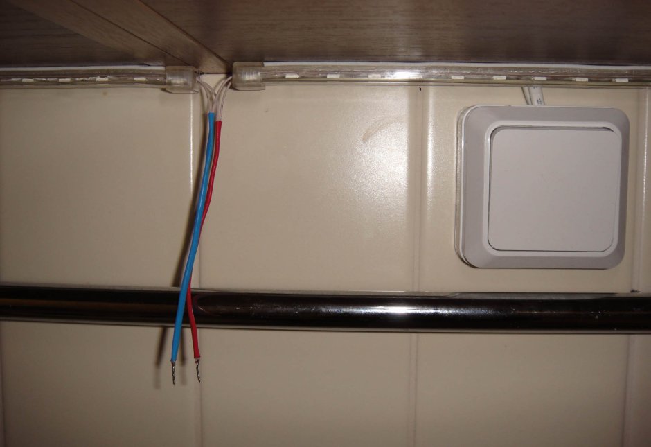 Вывод кабеля для подсветки кухни