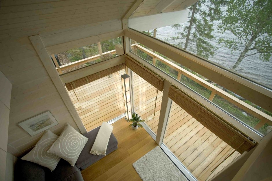 Маленький деревянный дом со вторым светом