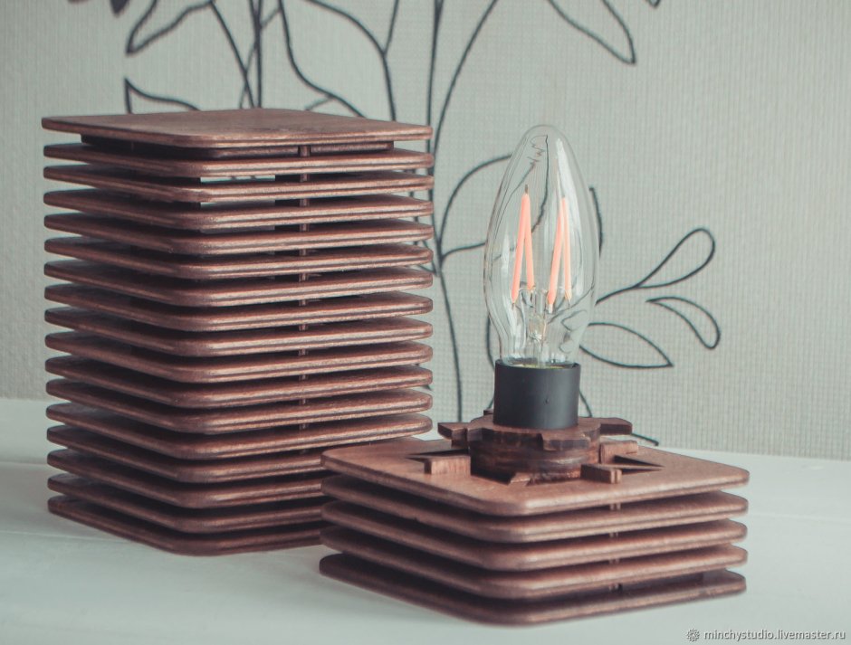 Настольный светильник из фанеры