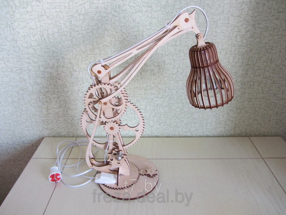 Настольная лампа из фанеры