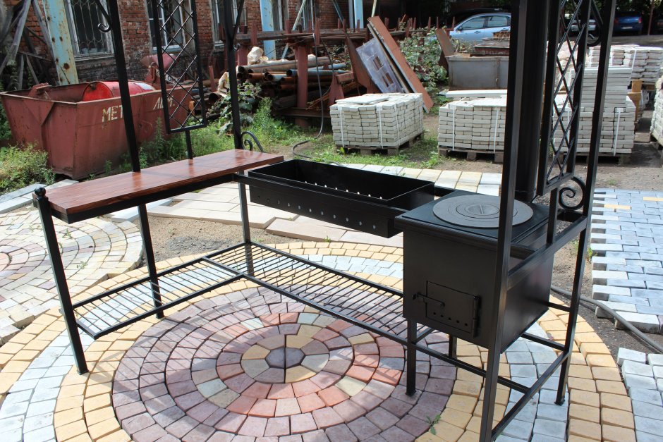 Беседка для дачи с мангальной зоной