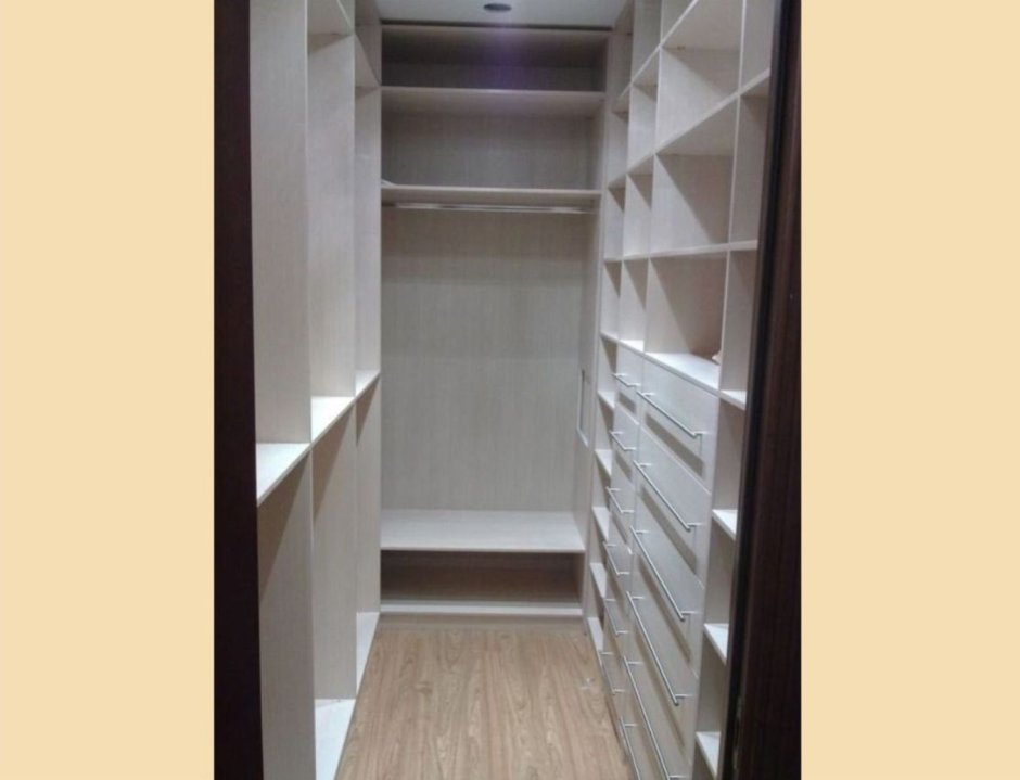 Гардеробная в кладовке