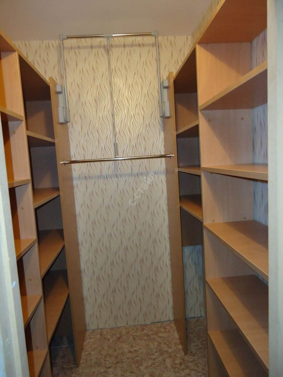 Маленькая гардеробная из кладовки в хрущевке