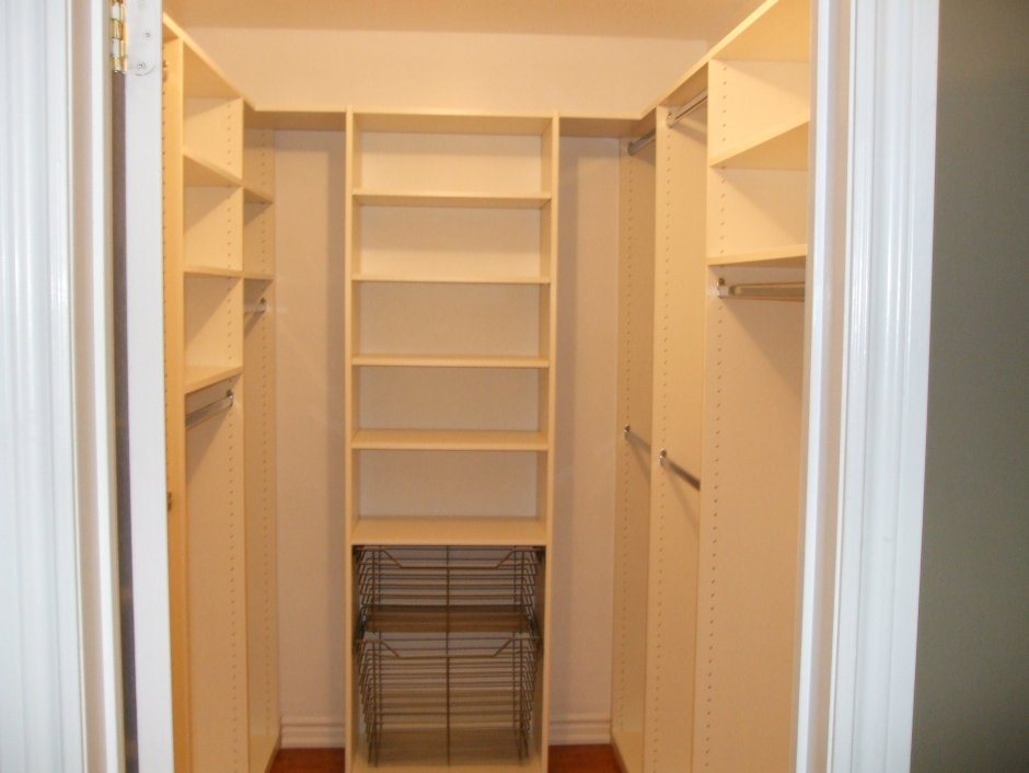 Гардеробная в кладовке