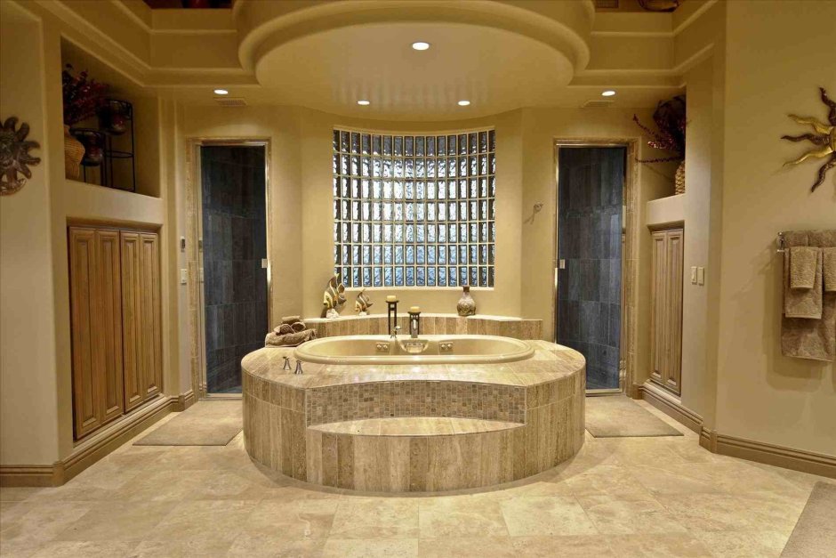 Красивая большая ванная комната