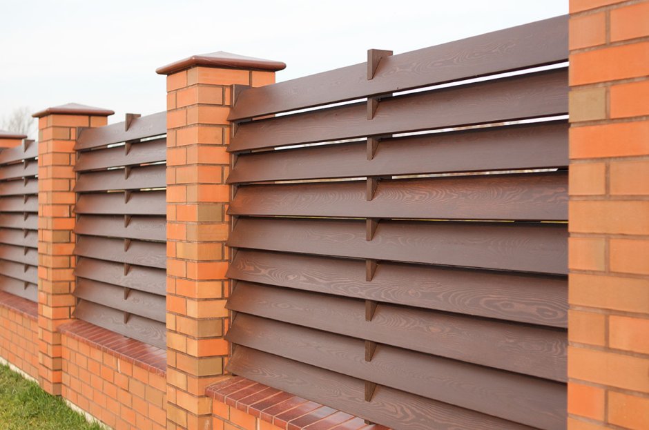 Ограждение из деревянных ламелей