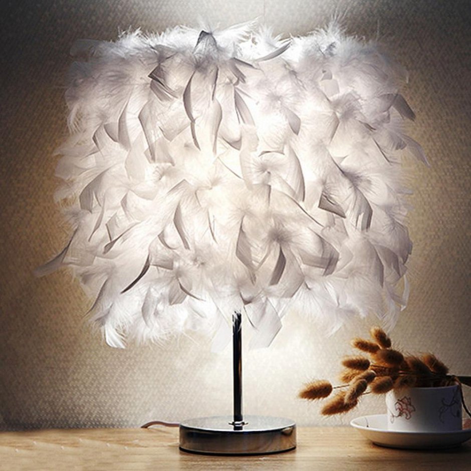 Настольная лампа с перьями