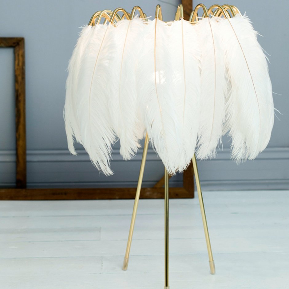 Абажур с перьями