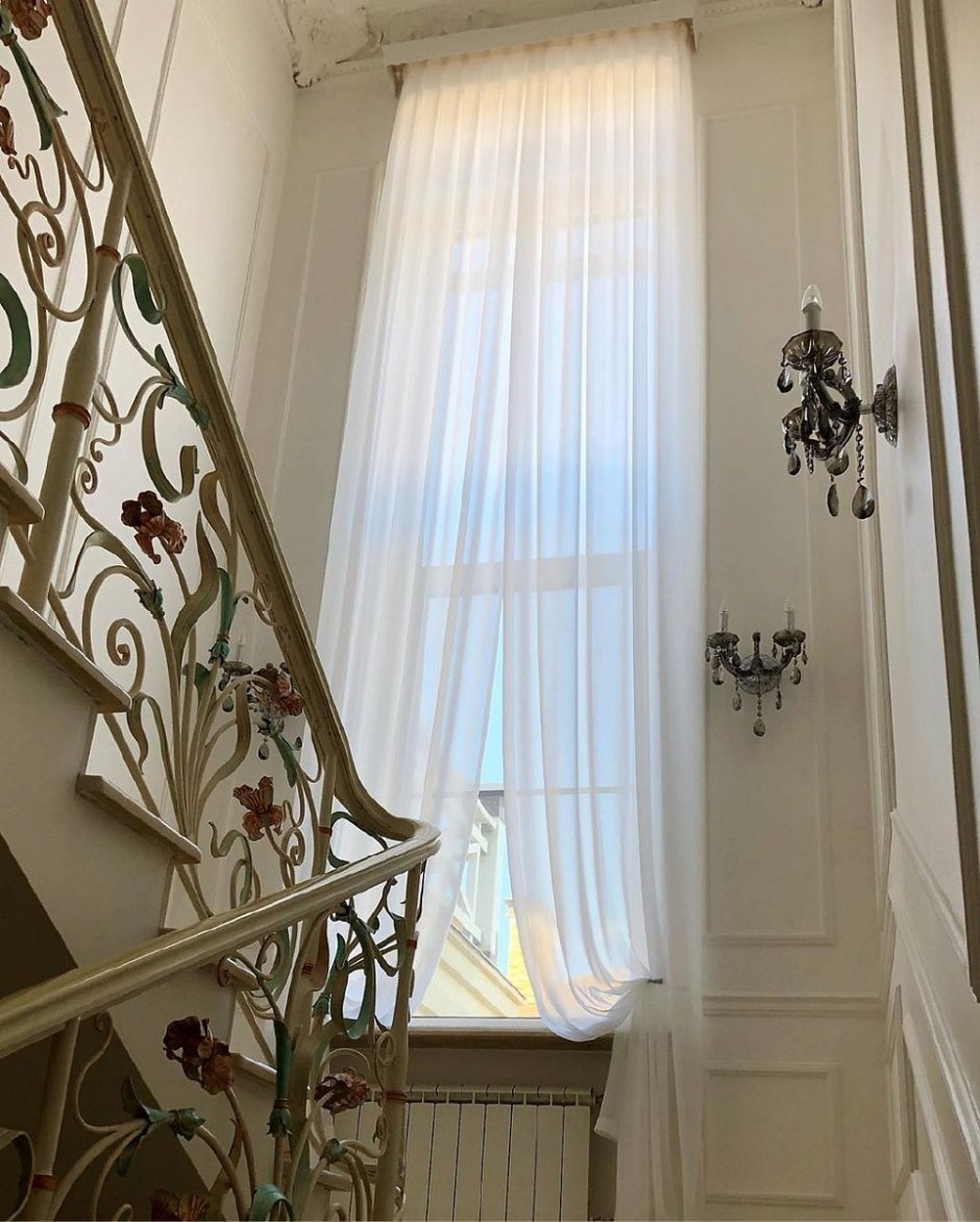 Шторы на лестничное окно
