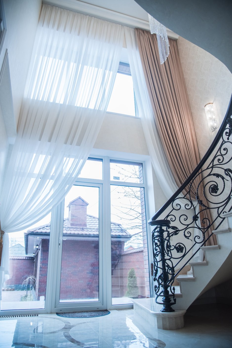 Шторы на лестничный пролет