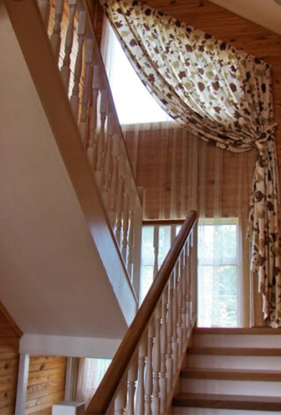 Шторы на лестничное окно