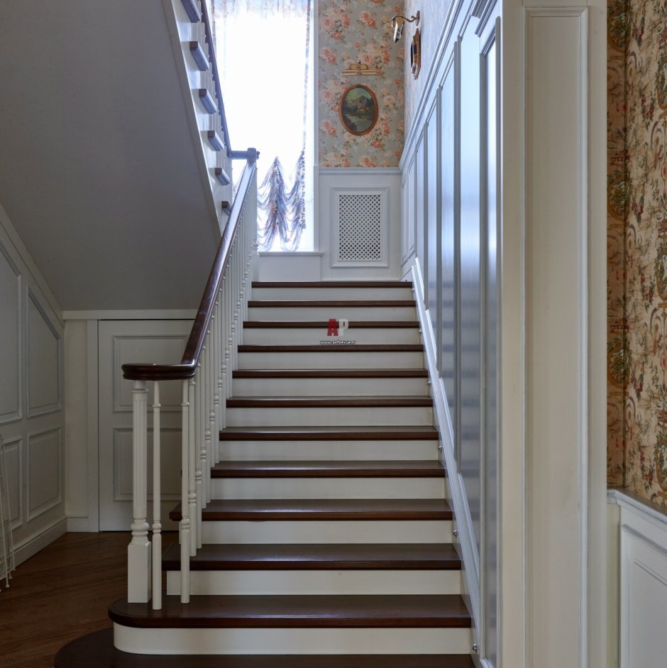 Лестничный Холл в стиле Неоклассика