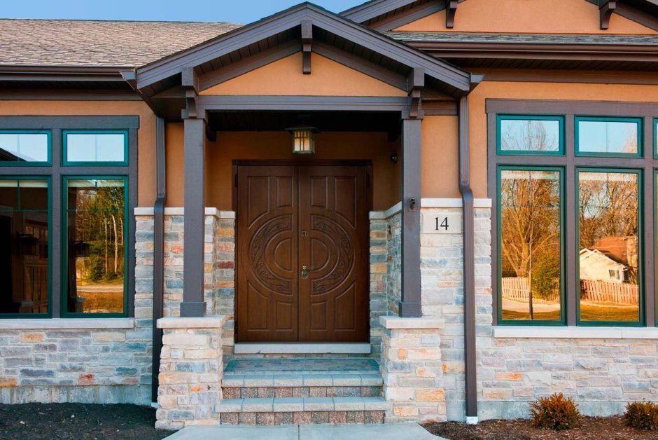 Входная группа в деревянном доме