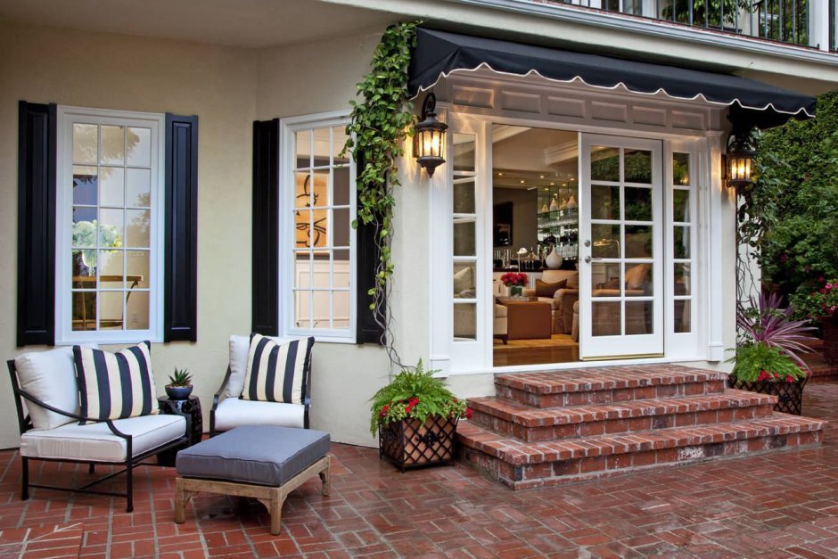 Крыльцо коттеджа