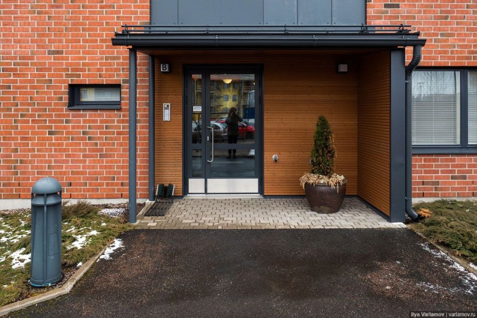 Навес над крыльцом входной дверью