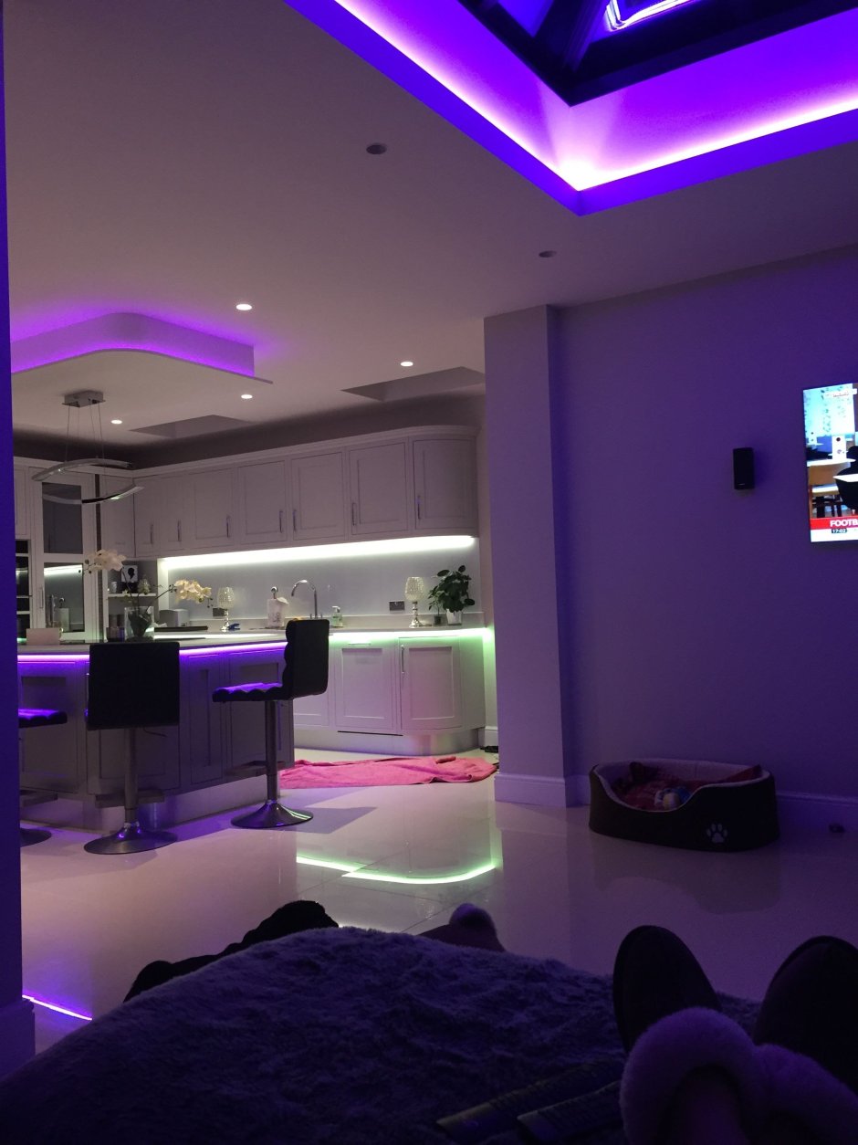 Фиолетовая подсветка