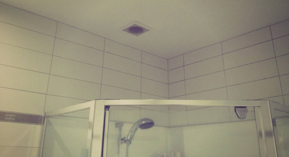 Расположение вытяжки в ванной