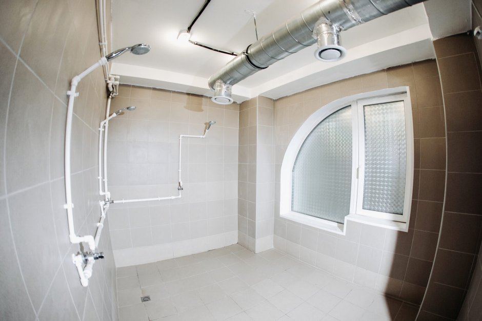 Вытяжка для душевой кабины