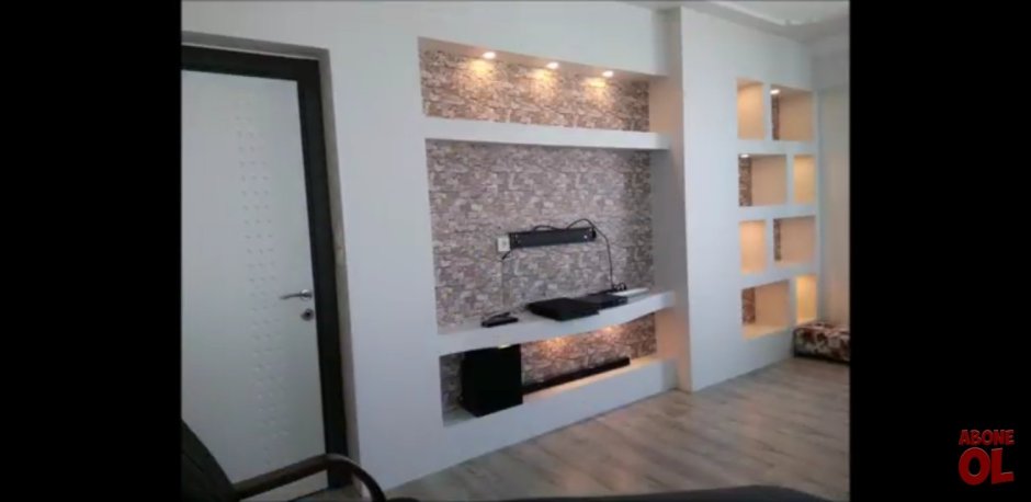 Встроенные полки в ванной