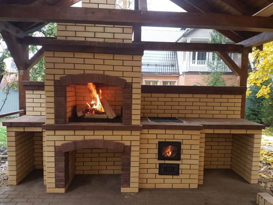 Мангальная зона из кирпича с казаном