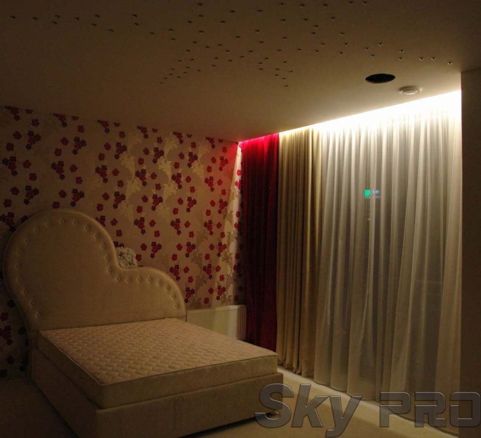 Закарнизная подсветка штор