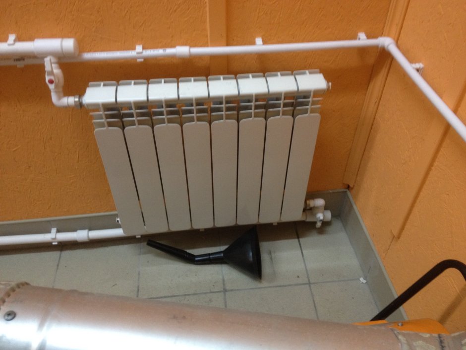 Подоконник с экраном для батареи