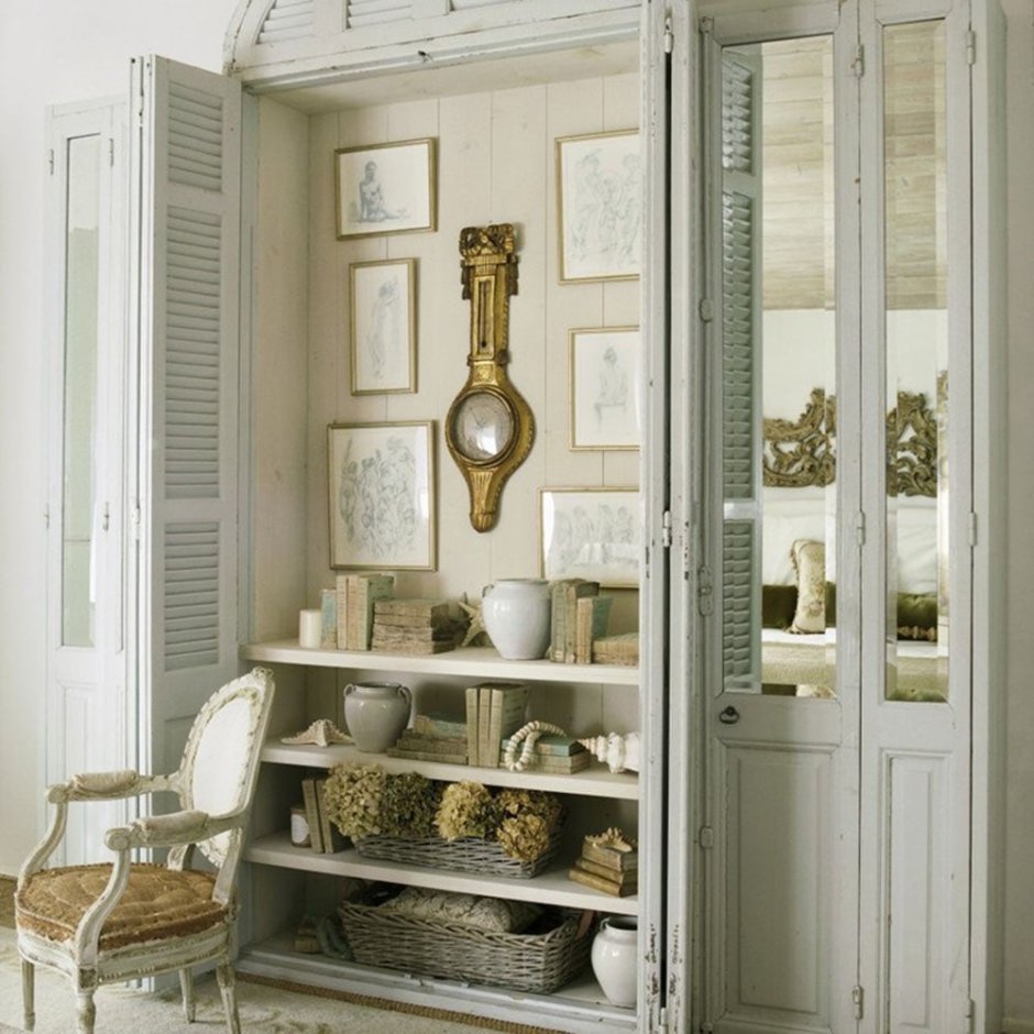 Необычный декор шкафа