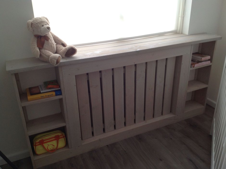 Экран для радиатора с полками