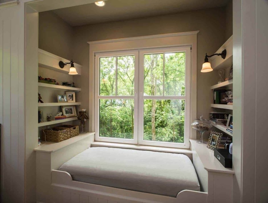 Подоконник в спальне