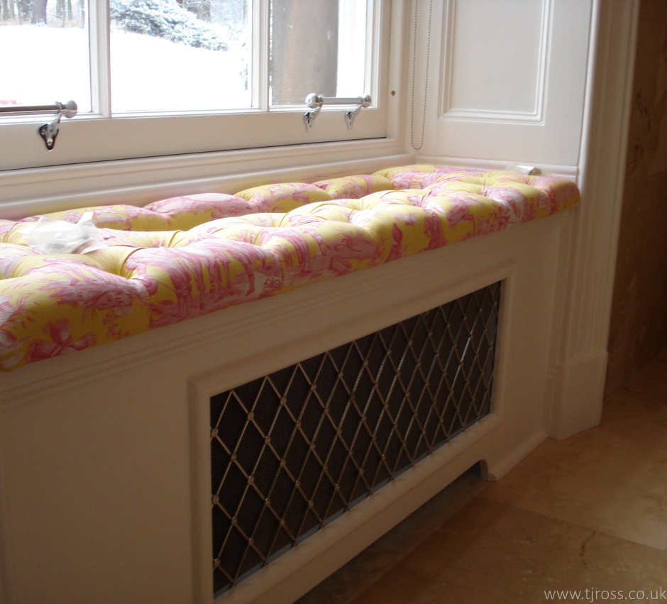 Лавка подоконник с батареей