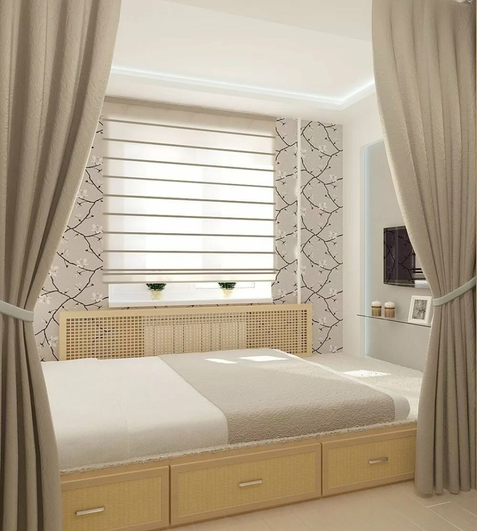 Кровать у окна в спальне