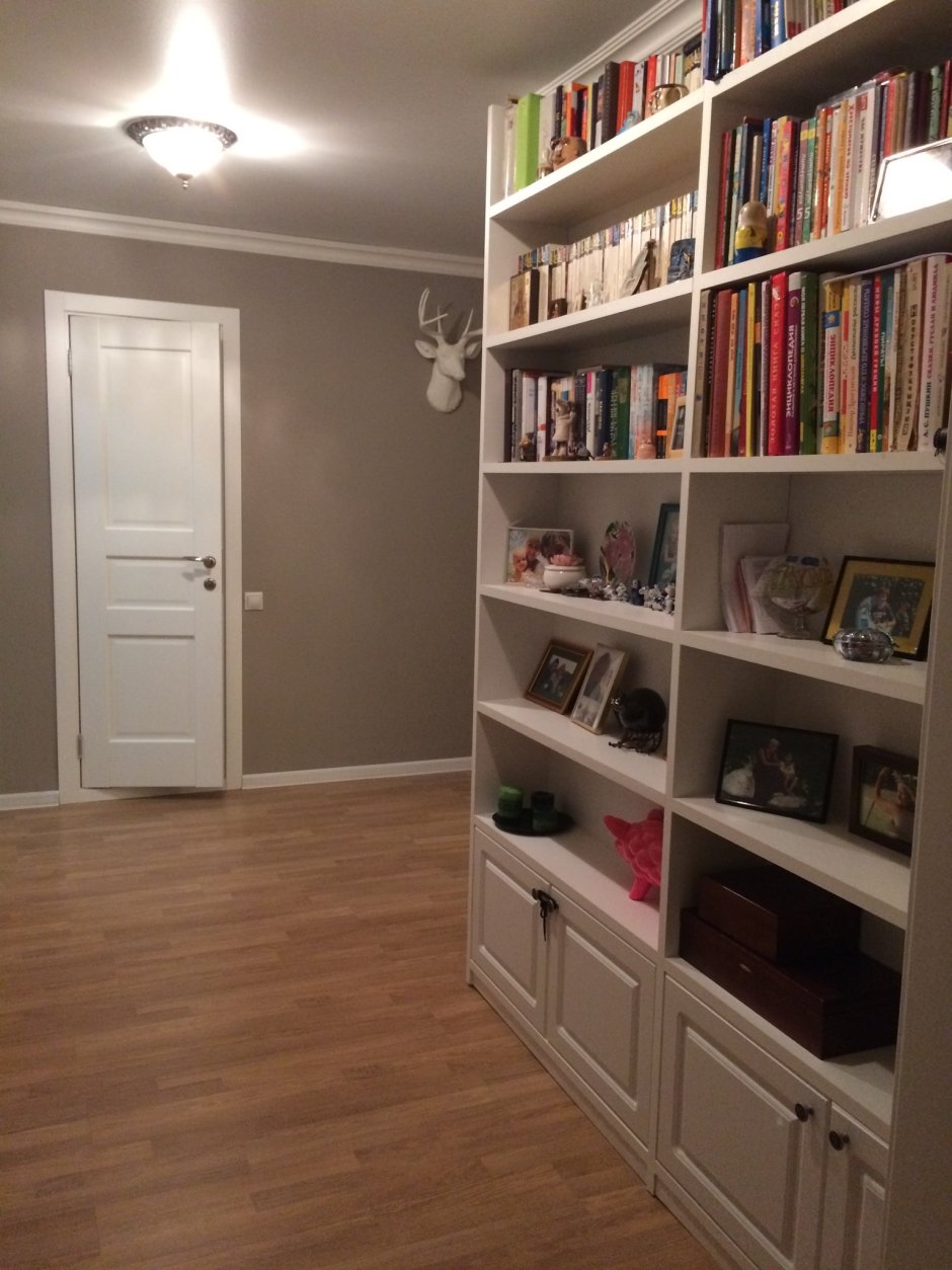 Книжный шкаф