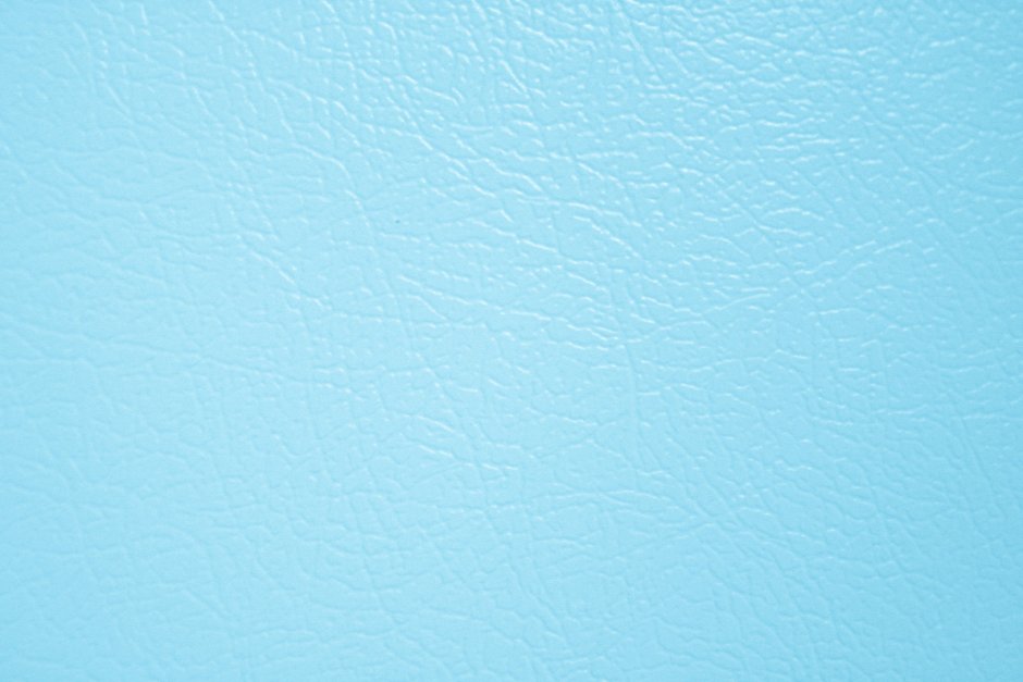 Бледно голубой