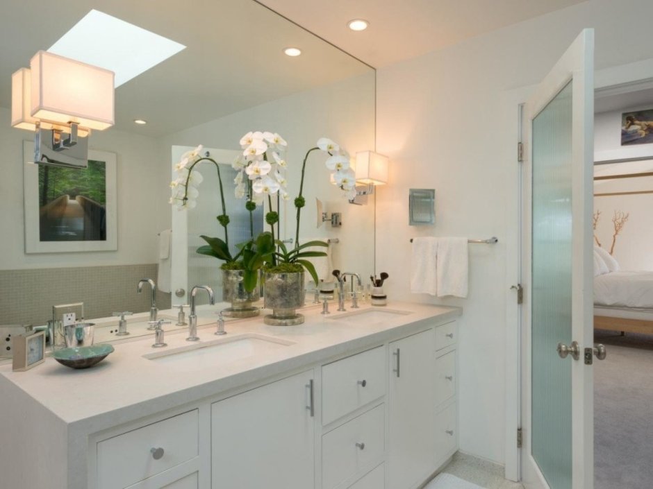 Настенные светильники в ванну над раковиной