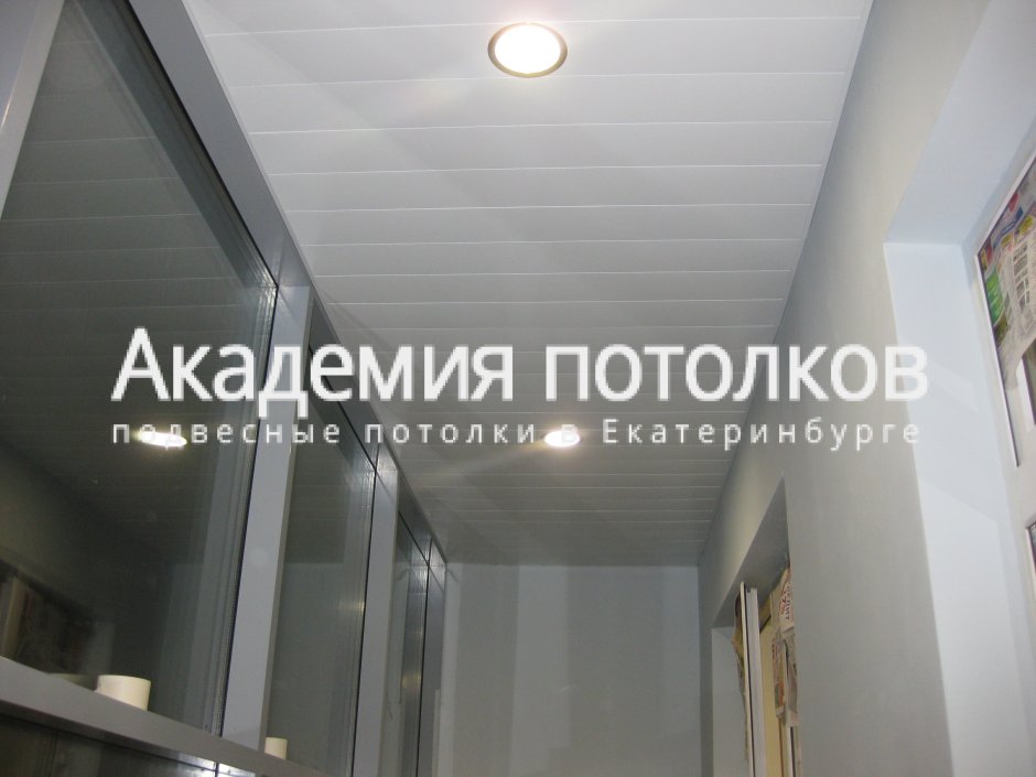 Деревянный реечный потолок