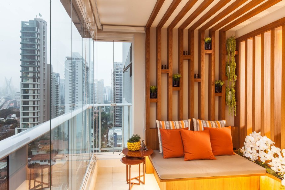 Потолок на балконе